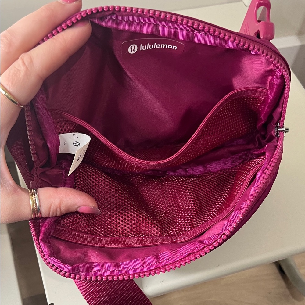 lululemon athletica Magenta Everywhere Belt Bag - Picture 6 of 9